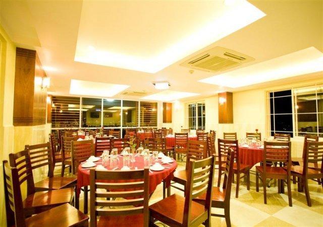 Ngoc Hong Hotel Nha Trang Buitenkant foto